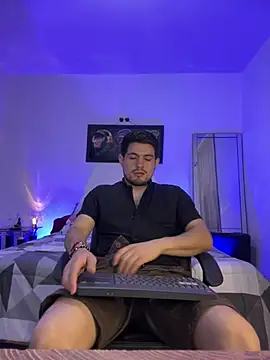 williamsmiiths16 online show from May 20, 2026, 11:38 am