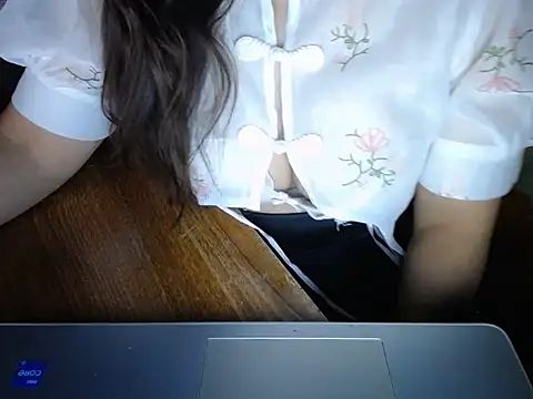 Snapshot of maian_love chatting on December 17, 2025, 7:31 pm maian love online show from December 17, 2025, 7:31 pm