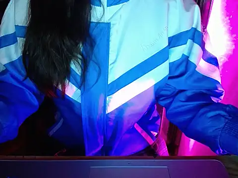 Snapshot of maian_love chatting on January 7, 2026, 7:38 pm maian love online show from January 7, 2026, 7:38 pm