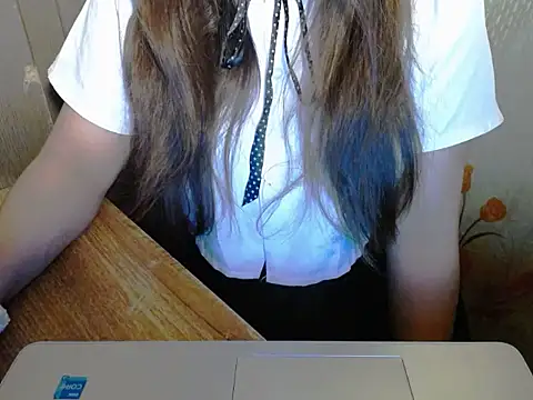 Snapshot of maian_love chatting on June 18, 2026, 8:24 pm maian love online show from June 18, 2026, 8:24 pm
