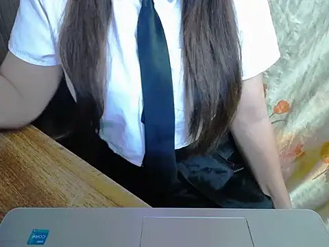 Snapshot of maian_love chatting on July 17, 2026, 6:57 pm maian love online show from July 17, 2026, 6:57 pm