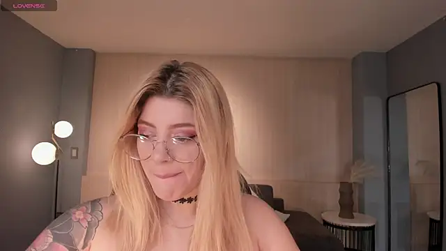 MadisonKane online show from April 19, 2026, 11:09 am