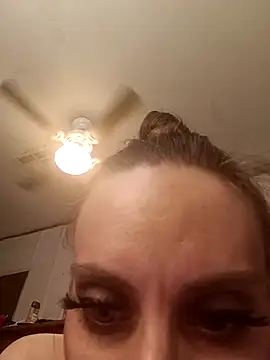 snowbird1117 online show from March 31, 2026, 10:37 am