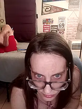 snowbird1117 online show from April 17, 2026, 8:39 am