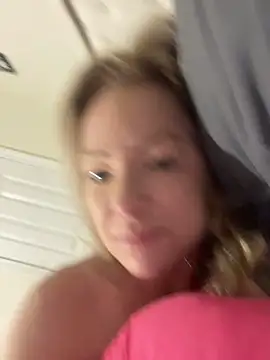 Snapshot of sinfulsara chatting on December 18, 2025, 2:12 pm sinfulsara online show from December 18, 2025, 2:12 pm