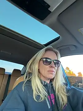 Snapshot of sinfulsara chatting on February 13, 2026, 10:39 pm sinfulsara online show from February 13, 2026, 10:39 pm