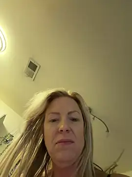 Snapshot of sinfulsara chatting on February 20, 2026, 10:16 am sinfulsara online show from February 20, 2026, 10:16 am