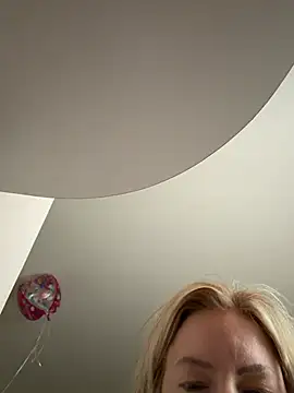 Snapshot of sinfulsara chatting on February 26, 2026, 9:14 pm sinfulsara online show from February 26, 2026, 9:14 pm