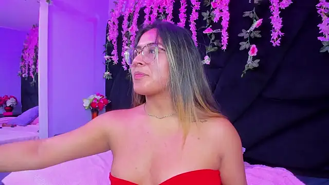 Snapshot of Freyaa_Millerr_ chatting on February 17, 2026, 3:03 am Freyaa Millerr online show from February 17, 2026, 3:03 am