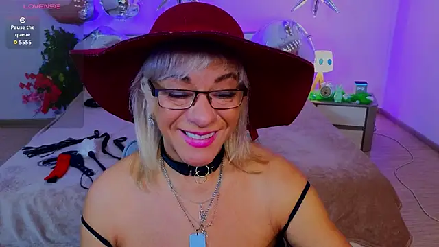 Snapshot of AnittaHarris_ chatting on April 1, 2026, 3:40 am AnittaHarris online show from April 1, 2026, 3:40 am