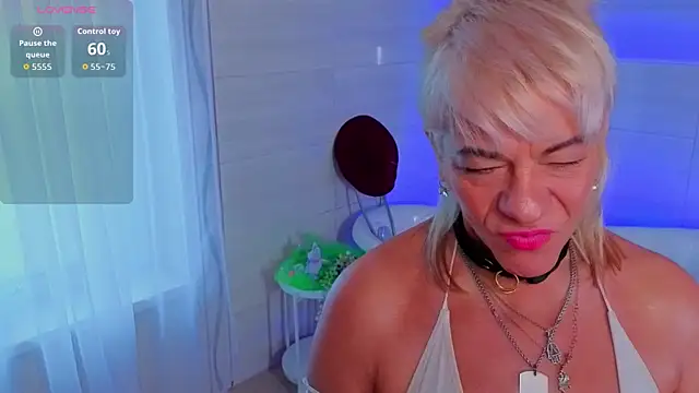 Snapshot of AnittaHarris_ chatting on April 4, 2026, 2:54 am AnittaHarris online show from April 4, 2026, 2:54 am