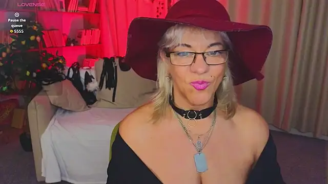 Snapshot of AnittaHarris_ chatting on April 5, 2026, 8:22 am AnittaHarris online show from April 5, 2026, 8:22 am