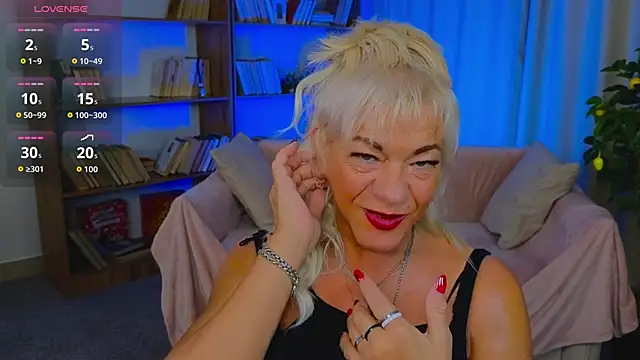 Snapshot of AnittaHarris_ chatting on April 16, 2026, 10:49 am AnittaHarris online show from April 16, 2026, 10:49 am