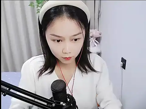 mili923 online show from December 4, 2025, 2:04 pm