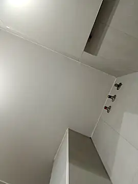 BR4v9andr online show from December 3, 2025, 4:27 pm