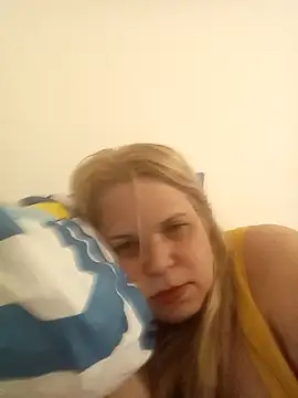 karinaBrasil online show from December 4, 2025, 4:22 am