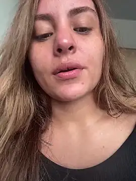 miaferrer777 online show from April 17, 2026, 9:40 pm