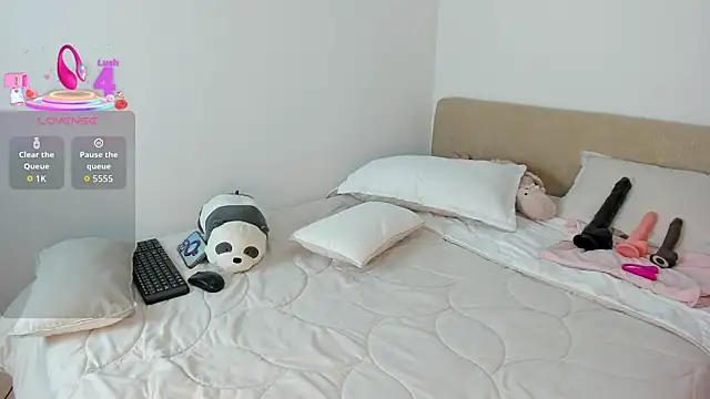 DakothaHyland  online show from February 26, 2026, 12:59 pm