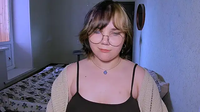 Lily-Violet online show from April 1, 2026, 1:41 pm