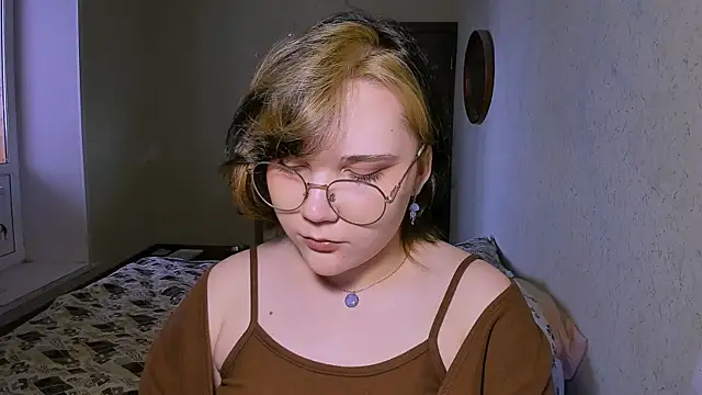 Lily-Violet online show from April 7, 2026, 12:16 pm