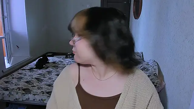 Lily-Violet online show from April 8, 2026, 12:49 pm