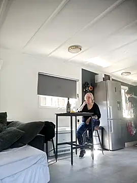 jefflatex45 online show from April 24, 2026, 12:40 pm