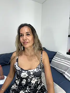 Snapshot of sandrafarrely chatting on May 4, 2026, 12:17 am sandrafarrely online show from May 4, 2026, 12:17 am
