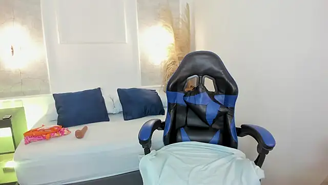 Snapshot of madison_saenzz chatting on June 18, 2026, 2:10 pm madison saenzz online show from June 18, 2026, 2:10 pm