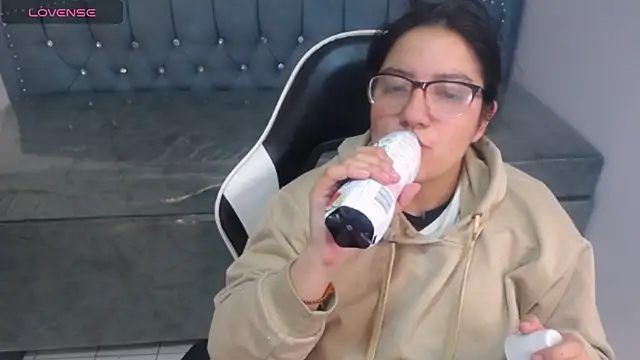 eva smit t online show from April 18, 2026, 2:48 am