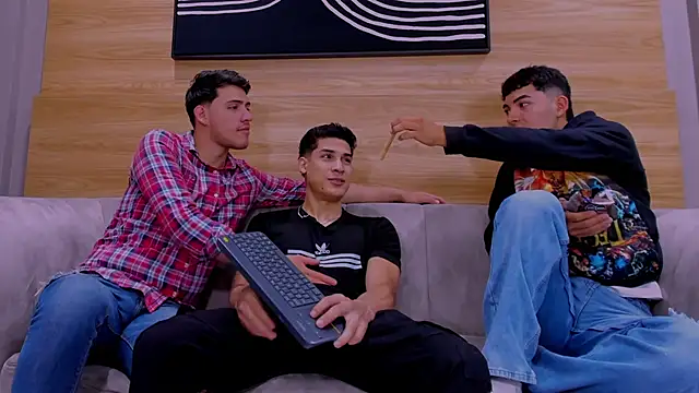 Snapshot of big__friends chatting on December 17, 2025, 1:50 pm big friends online show from December 17, 2025, 1:50 pm