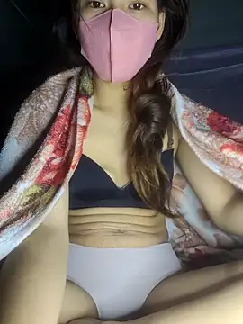 Snapshot of polly_chan chatting on December 15, 2025, 4:44 pm polly chan online show from December 15, 2025, 4:44 pm