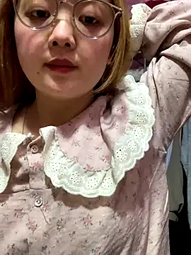 Snapshot of Samsam-006 chatting on December 18, 2025, 2:28 am Samsam-006 online show from December 18, 2025, 2:28 am