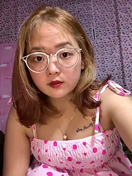 Snapshot of Samsam-006 chatting on December 21, 2025, 9:05 am Samsam-006 online show from December 21, 2025, 9:05 am