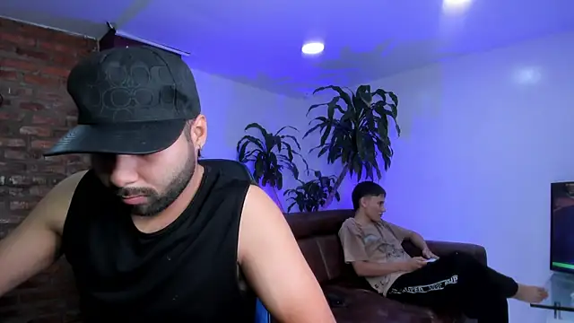 HotThreesoome online show from December 19, 2025, 1:18 pm