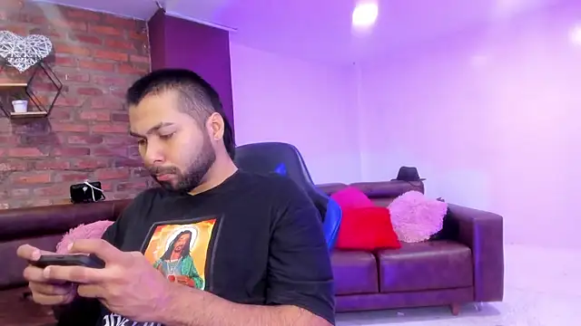 HotThreesoome online show from January 10, 2026, 1:24 pm