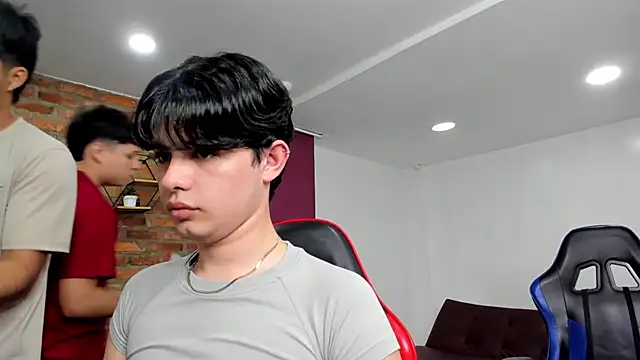 HotThreesoome online show from March 5, 2026, 12:23 pm