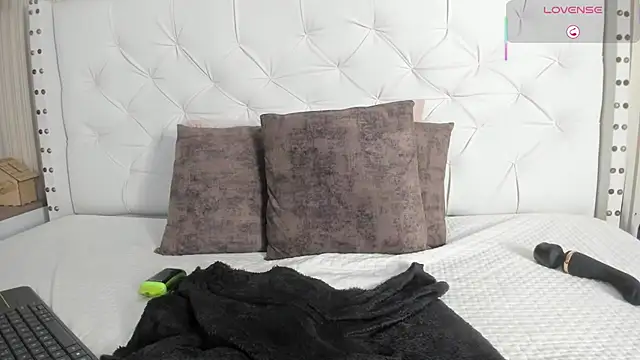 ariana  rosse online show from February 5, 2026, 1:16 pm