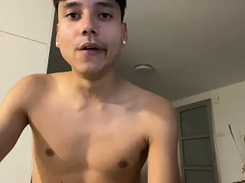 Snapshot of OnlyTyroone chatting on February 15, 2026, 7:10 pm OnlyTyroone online show from February 15, 2026, 7:10 pm