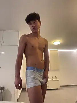 Snapshot of OnlyTyroone chatting on March 24, 2026, 11:43 pm OnlyTyroone online show from March 24, 2026, 11:43 pm