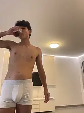 Snapshot of OnlyTyroone chatting on April 7, 2026, 7:03 pm OnlyTyroone online show from April 7, 2026, 7:03 pm