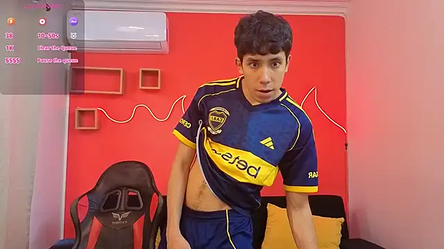 Neo Twink online show from April 4, 2026, 7:11 pm