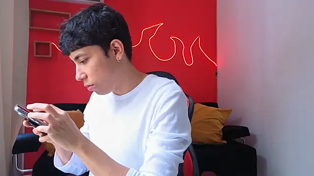 Snapshot of Neo_Twink chatting on April 24, 2026, 7:05 pm Neo Twink online show from April 24, 2026, 7:05 pm