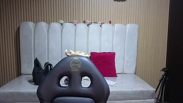 Sara valderrama  online show from February 23, 2026, 12:57 pm