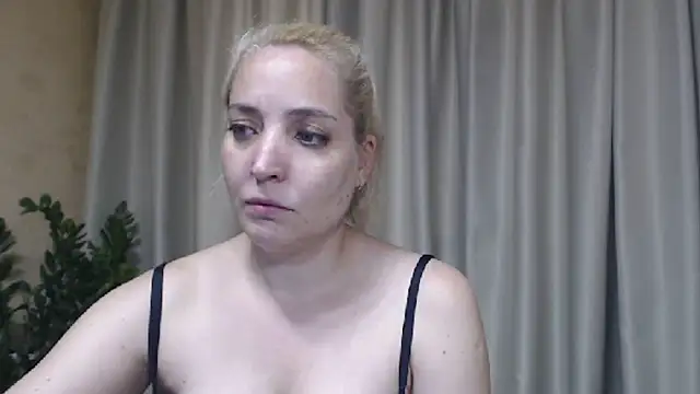 sweetpussy online show from July 4, 2026, 3:18 pm