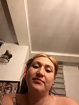 Magenta Moon online show from January 17, 2026, 1:54 am