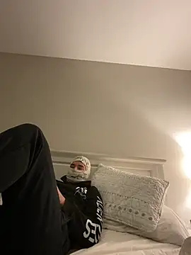 Snapshot of phantom898983 chatting on February 25, 2026, 1:37 am phantom898983 online show from February 25, 2026, 1:37 am