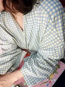 Snapshot of Alone_nothing chatting on January 8, 2026, 2:19 pm Alone nothing online show from January 8, 2026, 2:19 pm