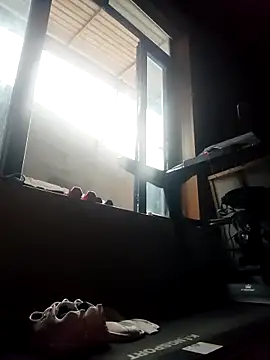 Snapshot of Alone_nothing chatting on April 16, 2026, 12:11 am Alone nothing online show from April 16, 2026, 12:11 am