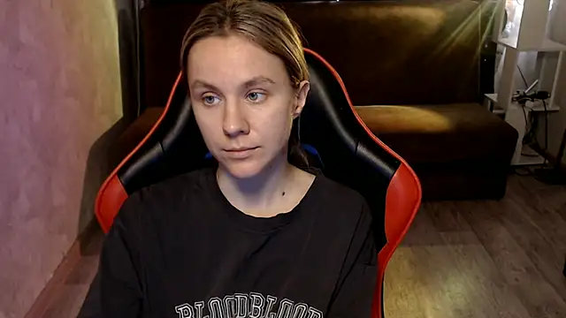 MiaBun1 online show from April 7, 2026, 4:57 am