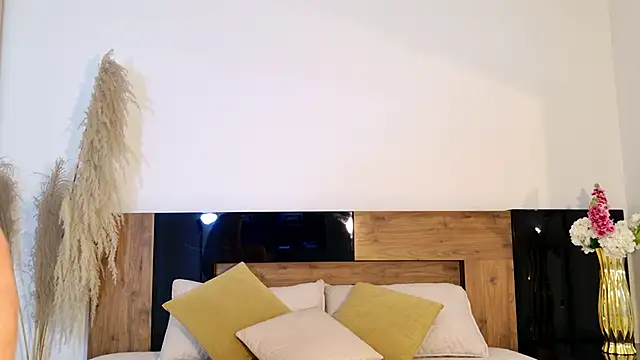 LucyHanks online show from March 28, 2026, 12:38 pm